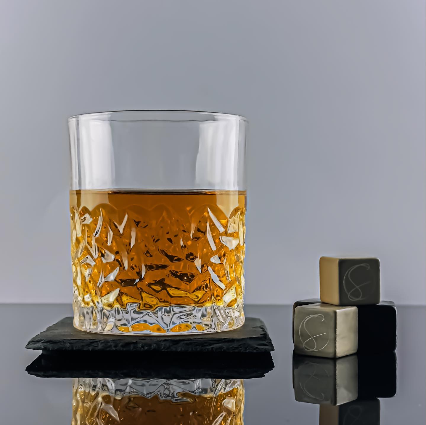http://www.solkattdesigns.com/cdn/shop/products/Frosted_Bottom_Heavy_Based_Whisky_Glass-877371.jpg?v=1698625654