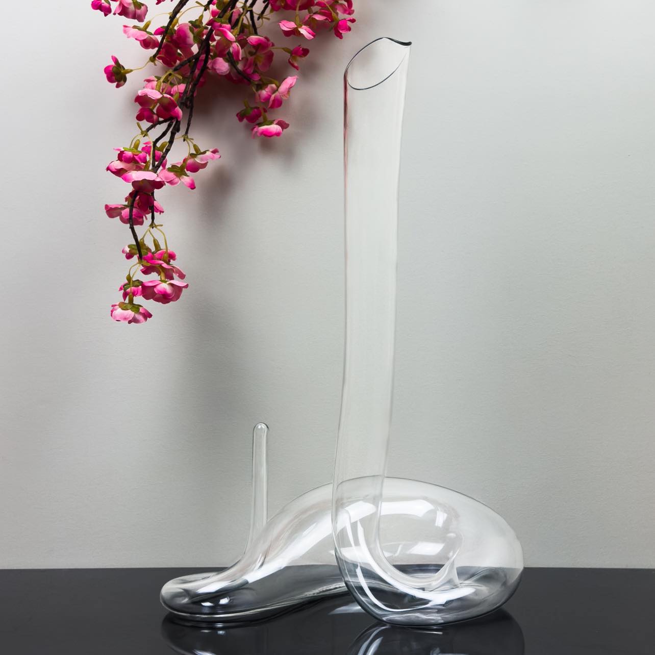 http://www.solkattdesigns.com/cdn/shop/products/The_Kato_Wine_Decanter_Hand_Blown_Glass-826635.jpg?v=1698625661