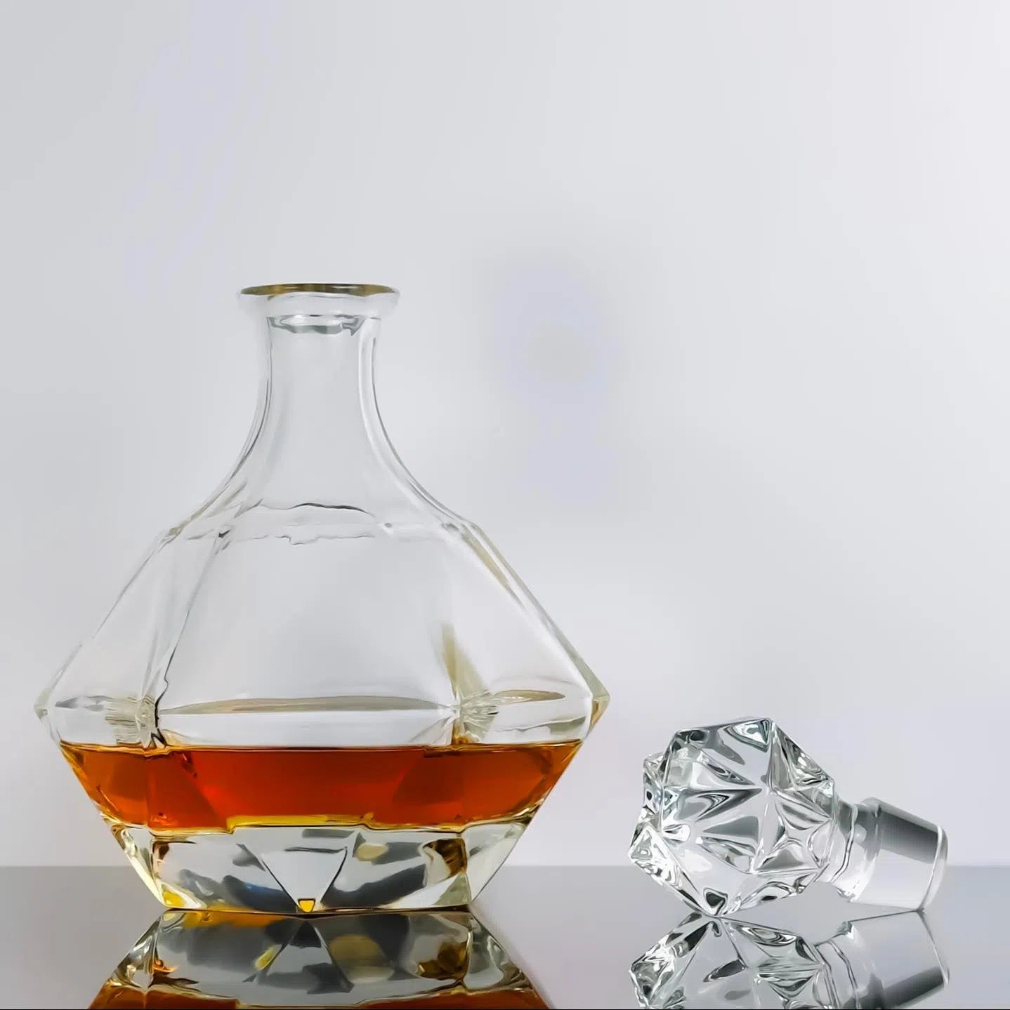 Diamondy Whisky Decanter and 4 Glass Set - Solkatt Designs 