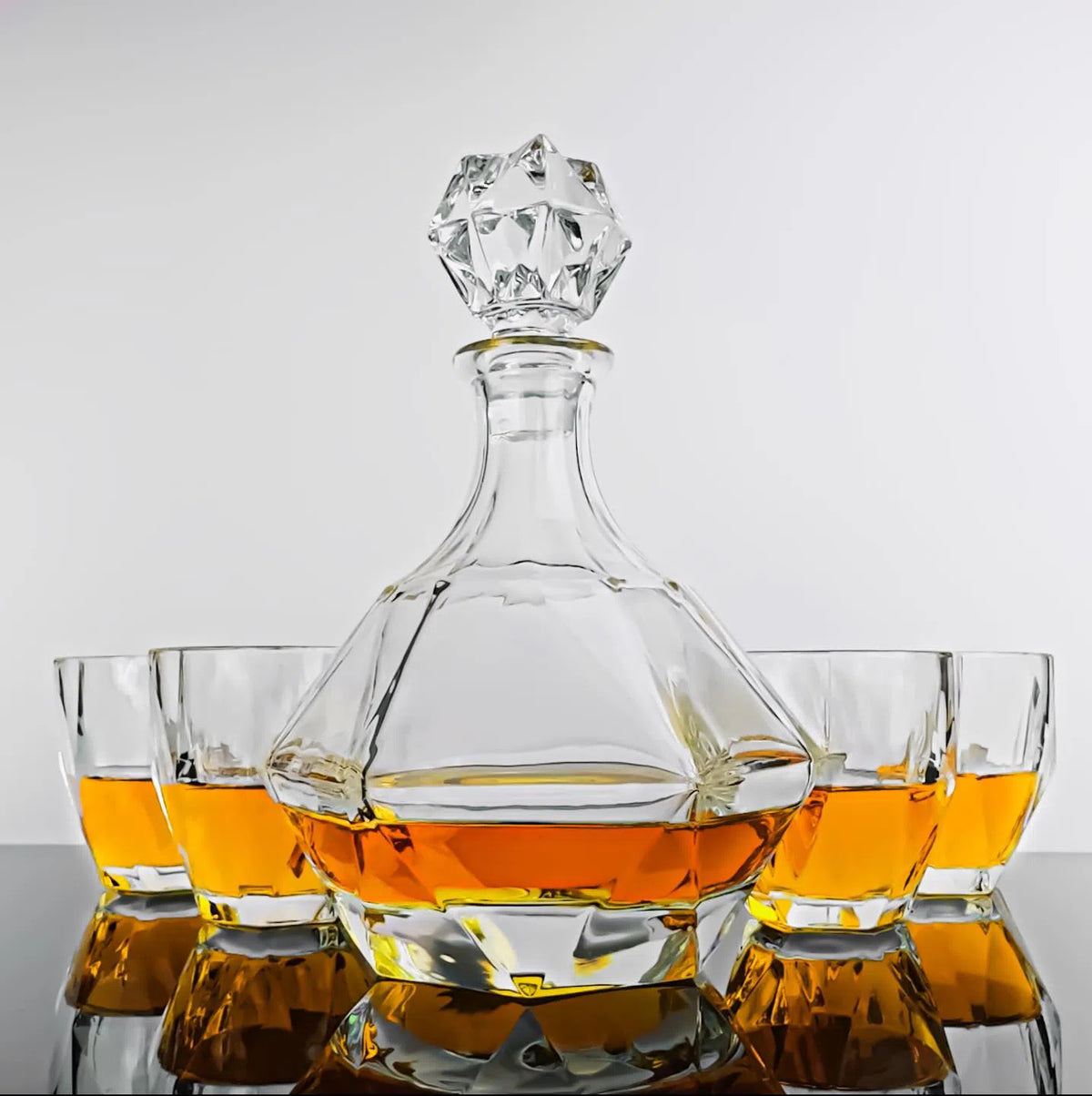 Diamondy Whisky Decanter and 4 Glass Set - Solkatt Designs 