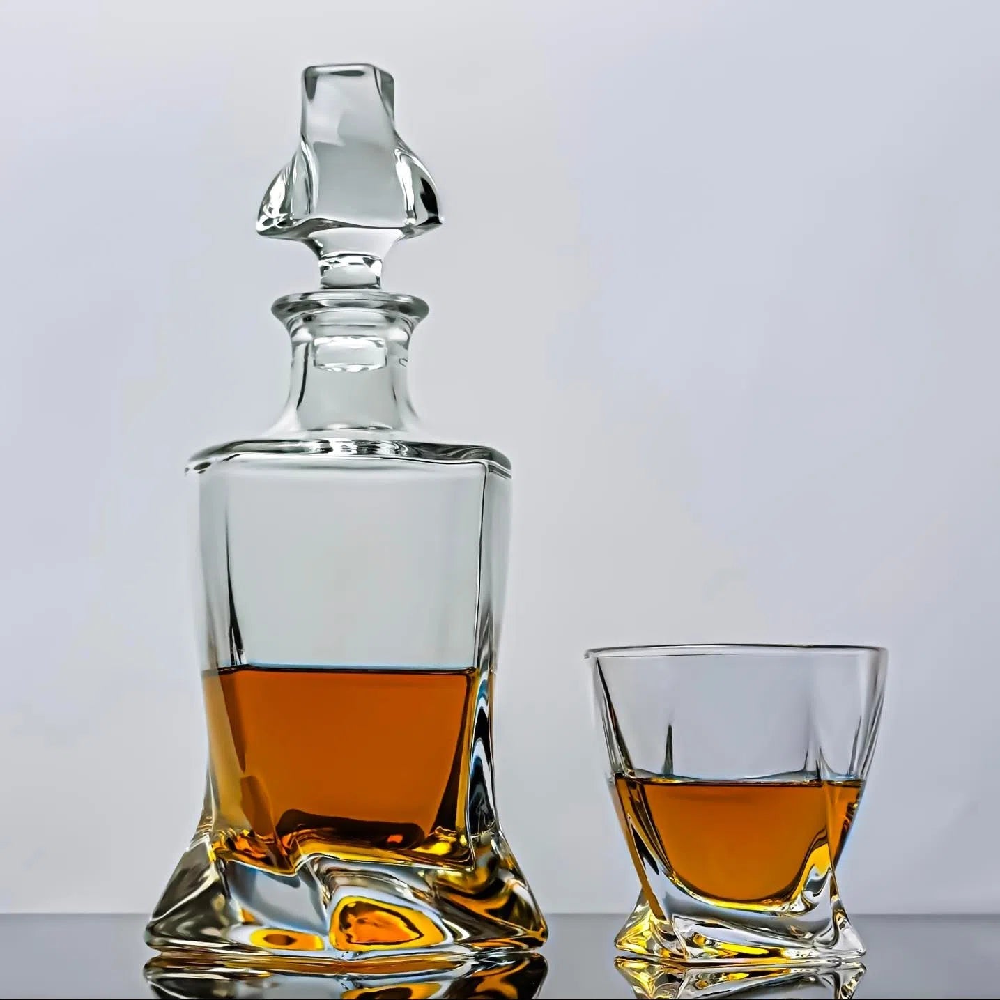 Twisted Whisky Decanter and 4 Glass Set - Solkatt Designs 